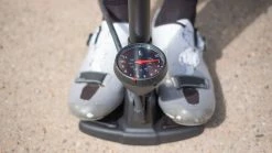 Pompe à Pieds BBB AirWave Noir 9Bars BFP-20 -vélos Soldes Magasin pompe a pieds bbb airwave noir 9bars bfp 20 p image 96895 grande